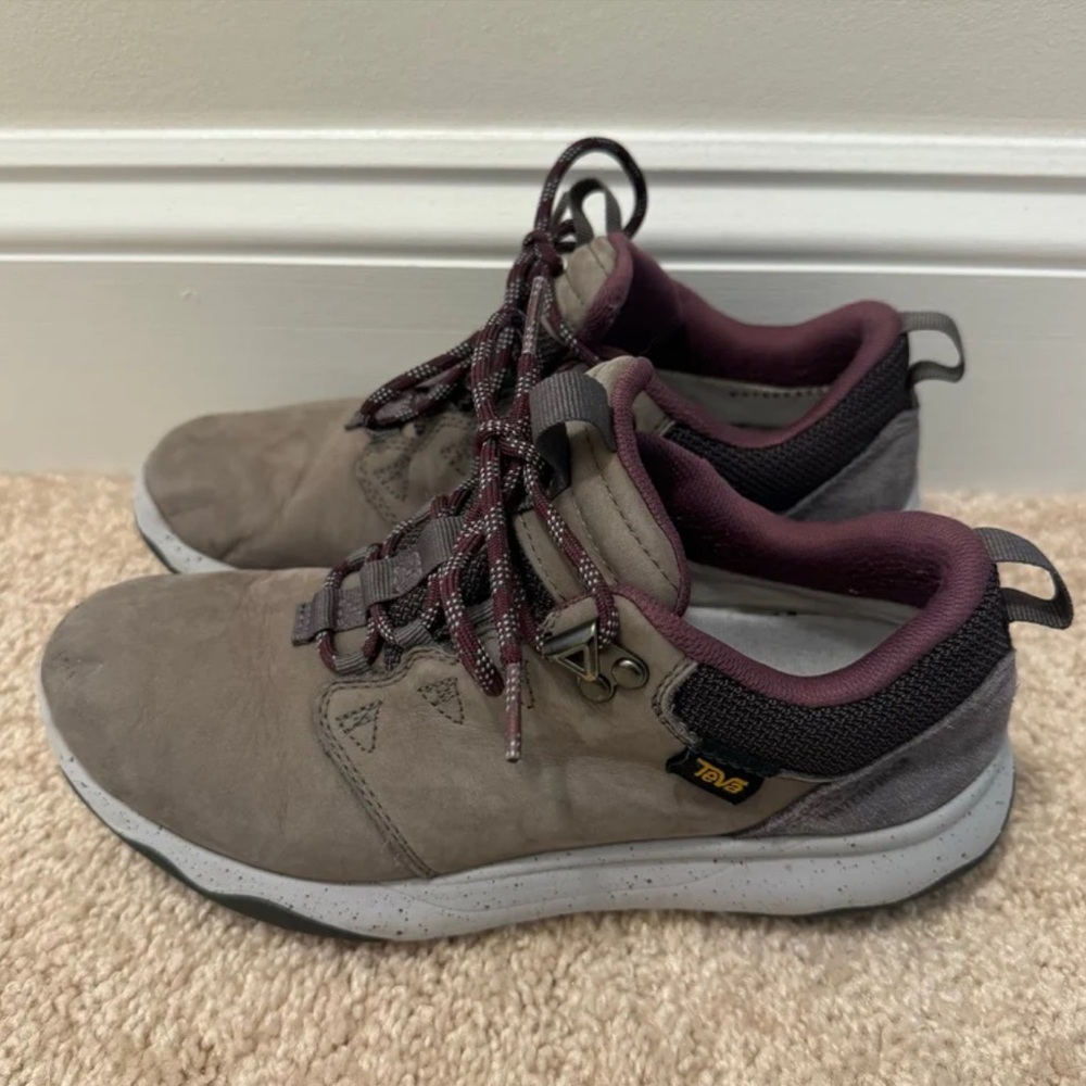 Teva Boots Women Arrowood 2 - Size 6